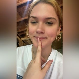 Meet your Posher, Chloe